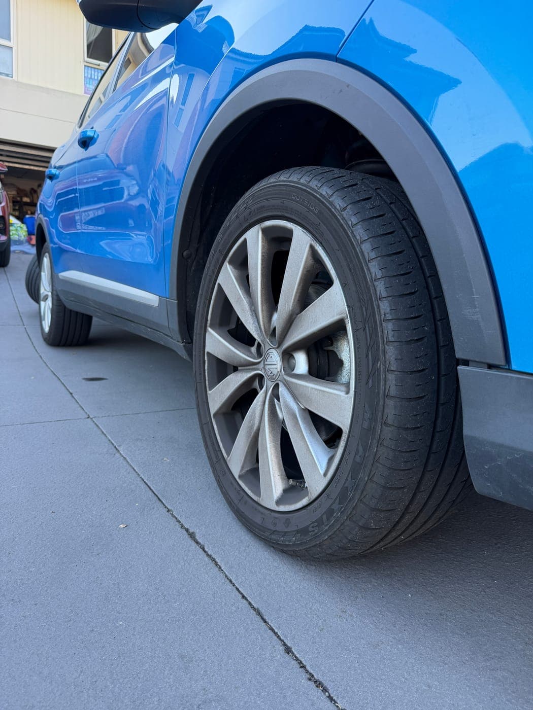 Worn MG tyre before a full 4-tyre replacement in Elderslie