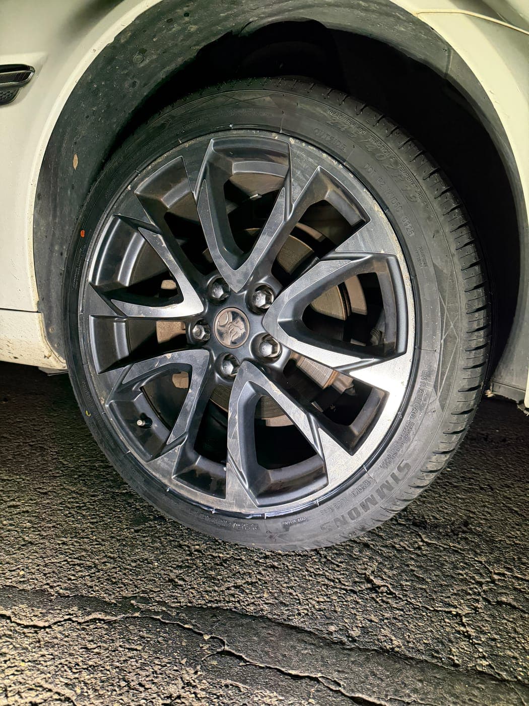 New tyre fitted to a Holden Commodore in Glenmore Park, 24/7 mobile service